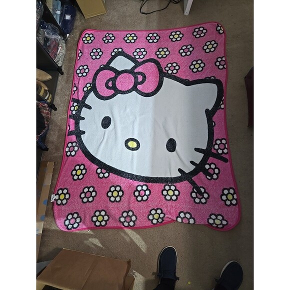 Hello Kitty Blanket Pink Flowers Plush Throw Cute Soft Sanrio Decor 43"x57" - Picture 2 of 6